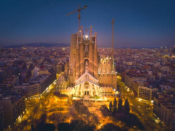 Barselona şehir silueti ve Sagrada famil Havadan Panorama görünümü