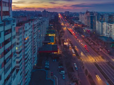 Güzel bir gece şehri. Chisinau şehrinin kapıları, Moldova