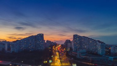 Güzel bir gece şehri. Chisinau şehrinin kapıları, Moldova