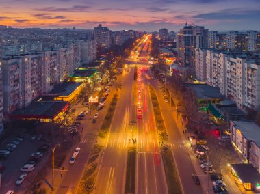 Güzel bir gece şehri. Chisinau şehrinin kapıları, Moldova