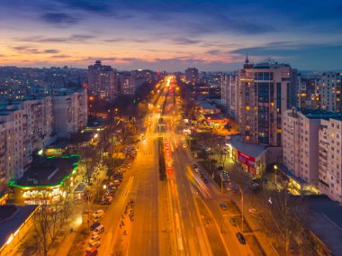 Güzel bir gece şehri. Chisinau şehrinin kapıları, Moldova