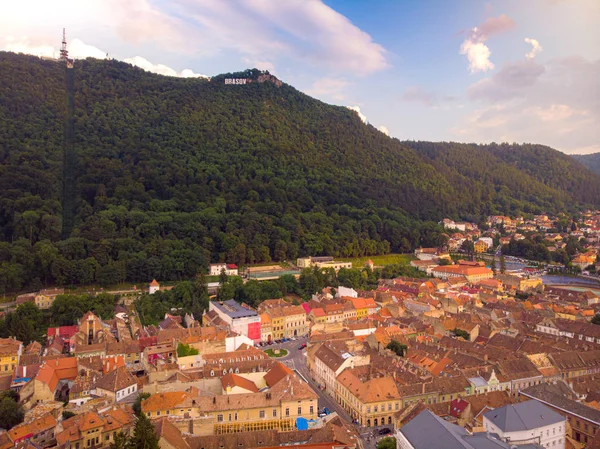 Brasov şehir manzarası, ortaçağ arşına panoramik ve havadan bakiş