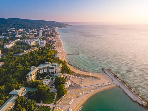 Bulgaristan 'ın Golden Sands plajının batı kesiminde panoramik manzara.