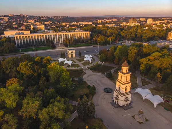 Łuk Triumfalny Budynek Rządowy Kiszyniowie Mołdawia 2020 Widok Lotu Ptaka — Zdjęcie stockowe