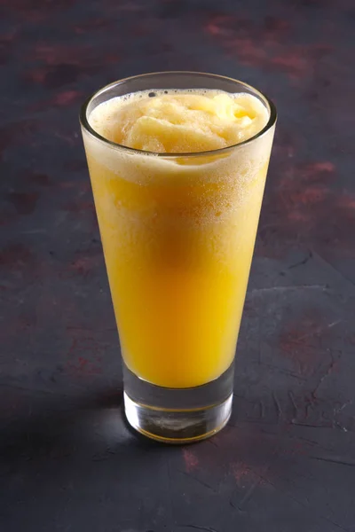 Bicchiere Granizado Arancione Ghiaccio Tritato Con Bevanda Allo Sciroppo Frutta — Foto Stock