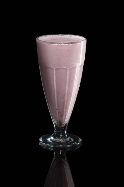 Склянка Малинового Молочного Коктейлю Ізольовано Чорному — стокове фото