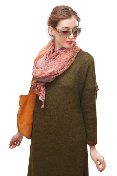 Porträt Des Models Langem Warmem Wollkleid Seidentuch Handtasche Und Sonnenbrille — Stockfoto