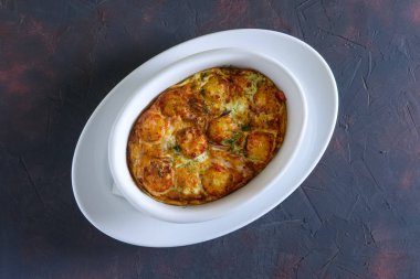 Patates rosti sosis ve peynir ile