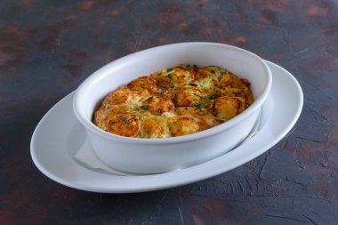 Patates rosti sosis ve peynir ile
