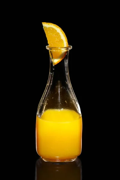 Suco Laranja Fresco Como Ingrediente Para Coquetel Vodka Isolado Preto — Fotografia de Stock