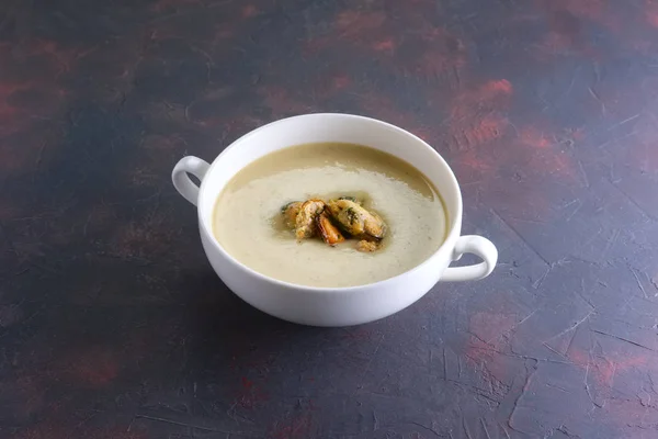 Mussels soup puree in ceramic plate — Stock Image Mussels Soup Puree Ceramic Plate Stock Picture