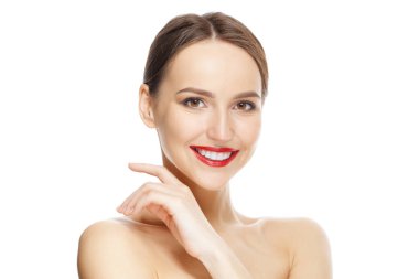  Diş ve cilt bakımı. Güzel genç kadın taze cilt ve kırmızı dudaklar sağlıklı diş düz ve demonstraiting arıyorum.