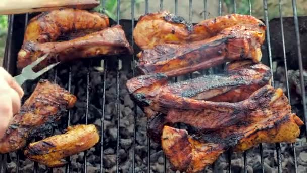 Torneando Costillas Barbacoa Preparación Alimentos Aire Libre — Vídeos de Stock