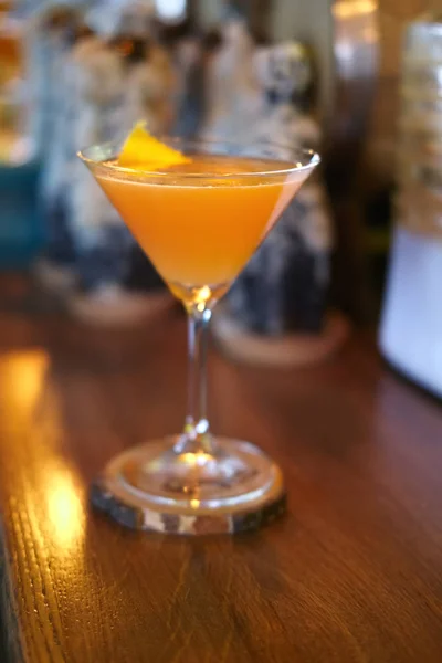 Soft focus photo of Brown Derby Cocktail. Image with shallow depth of field and contains a little noise due to poor lighting conditions. — Stock Photo, Image