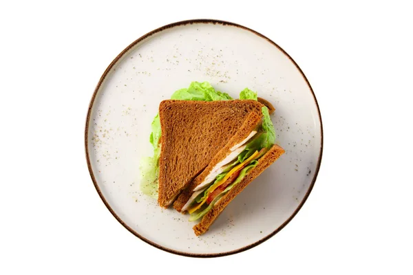 Club-Sandwich mit Huhn, Gurke, Salat und Käse isoliert auf weiß — Stockfoto