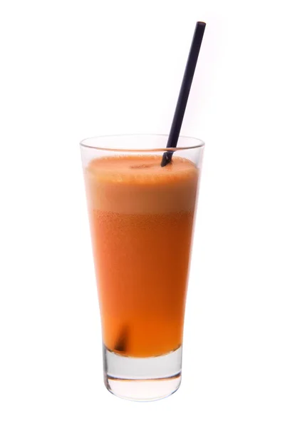 Świeży sok jabłko i marchew na białym tle — Zdjęcie stockowe