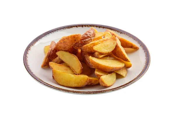 Teller mit gebratenen Kartoffelkeilen isoliert auf weiß — Stockfoto