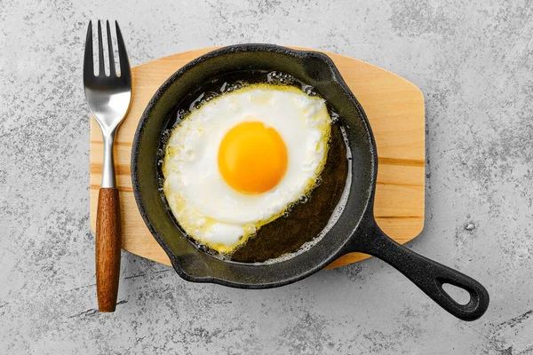Жареное Яйцо Сковороде — стоковое фото