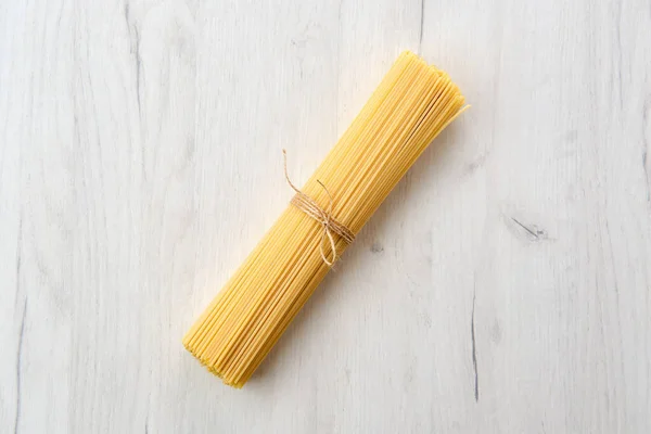 Pohled Shora Surové Špagety Dřevěném Stole — Stock fotografie