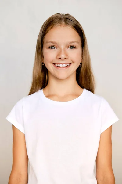 Portrait Positive Teenager Girl Standing Straight — Stock Photo, Image