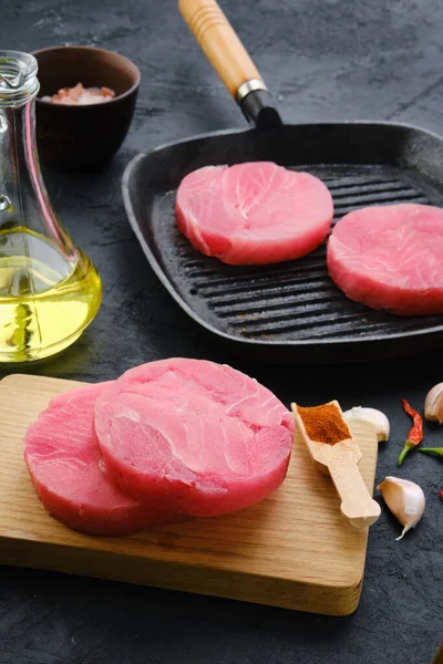 Frozen round tuna cutlet for burger or frying