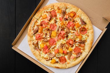 Kabaklı pizza, sosisli, pastırmalı ve ballı mantarlı paket.