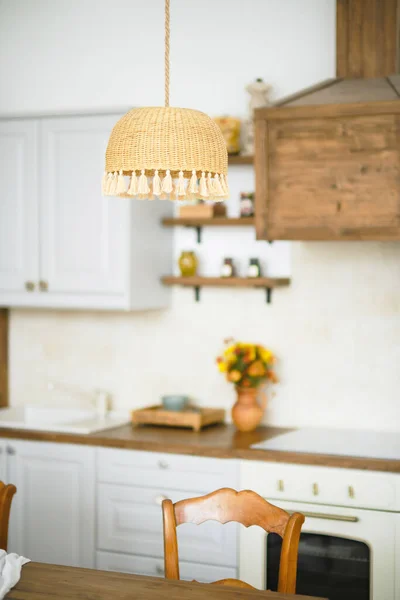 Foto Com Fundo Embaçado Cozinha Foco Lâmpada — Fotografia de Stock