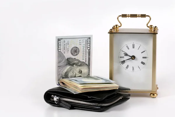 ドル紙幣 概念および時間値とお金 不動産ビジネスとファイナンスの概念のアイデア ドルとクラシックな時計モデルします レトロ または で手と緑 ストック画像