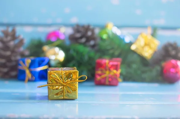 Close Žluté Dárkové Krabice Pro Vánoční Nebo Novoroční Dekorace Pozadí — Stock fotografie