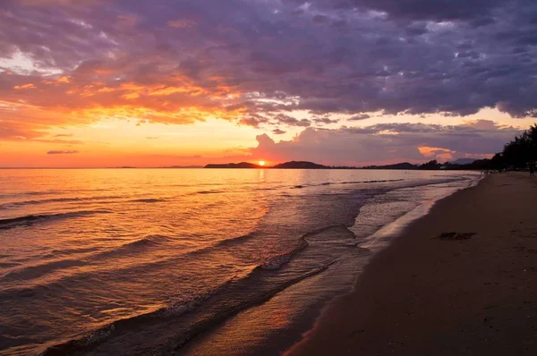 Görünüm Beach ile alacakaranlık gökyüzü doğa arka planı için