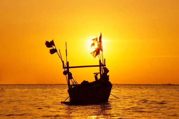 Silhouette Eines Fischerbootes Bei Sonnenuntergang Thailand — Stockfoto