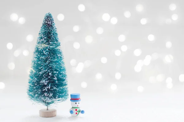 Vánoční Strom Sníh Mana Lesklou Světlo Pro Vánoční Dekorace Pozadí — Stock fotografie