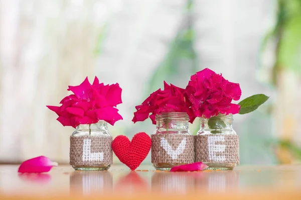 Liebe Auf Der Flasche Mit Rose Zum Valentinstag Oder Zur — Stockfoto