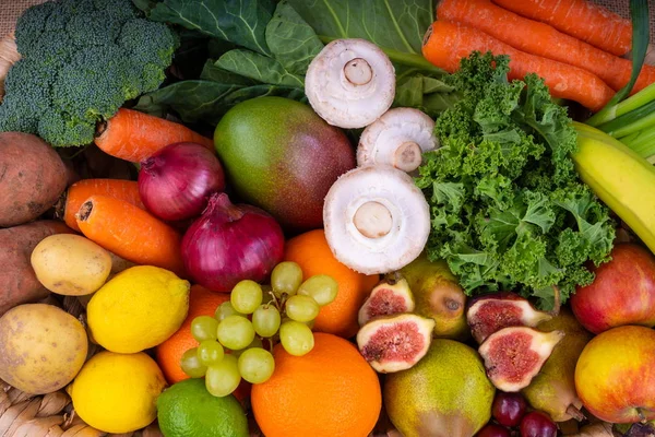 Fruit Vegetables Basket Fresh Fruit Vegetables Promoting Healthy Eating Zdjęcie Stockowe