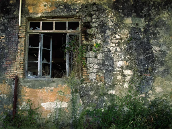 Fábrica Abandonada Con Cosas Industriales Antiguas —  Fotos de Stock