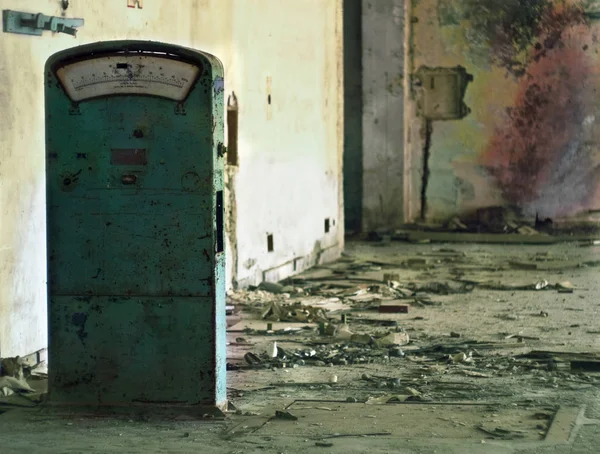 Usine Abandonnée Avec Des Trucs Industriels Anciens Images De Stock Libres De Droits