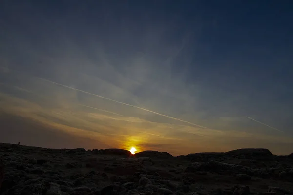 Bize şafak verir boyalar