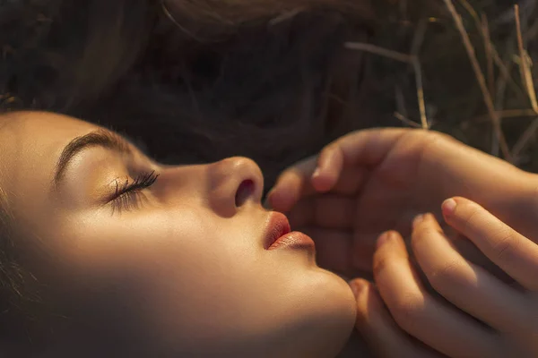 Güzel bir kızın yüzü.