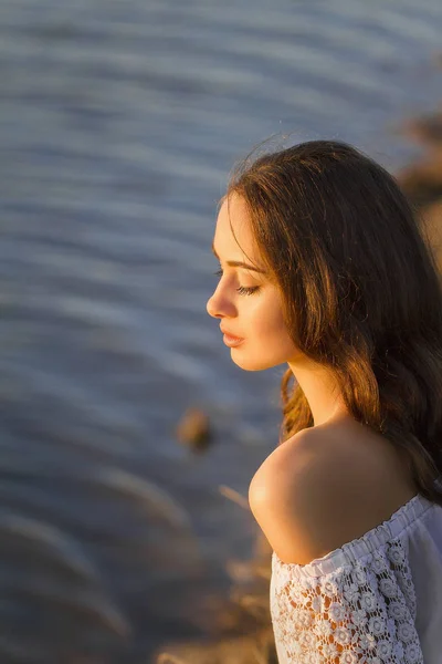 Güzel bir kızın yüzü.