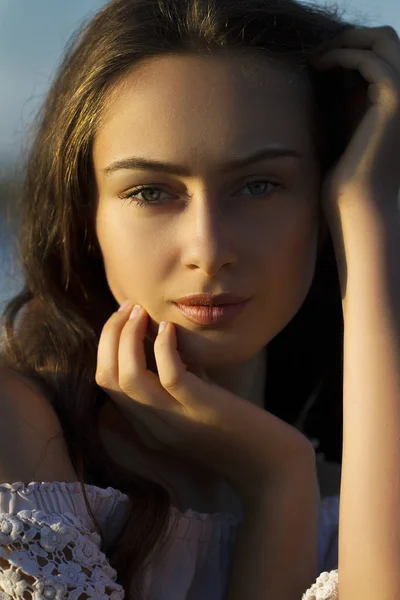 Güzel bir kızın yüzü.