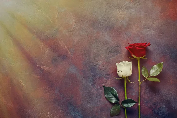 Roses sur une surface en pierre avec espace pour le texte — Photo