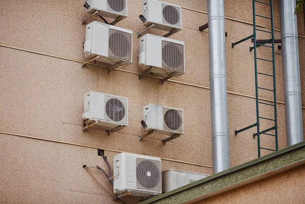 Muchos Aire Acondicionado Pared Del Edificio —  Fotos de Stock