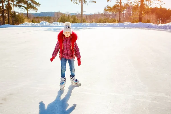 Lilla Söta Tjejen Skridskor Rinken Högländerna — Stockfoto