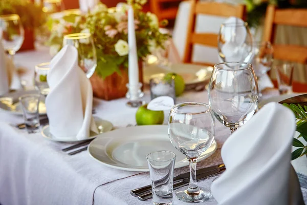 Simple and elegant table for a festive or wedding event, decorated in green and white.