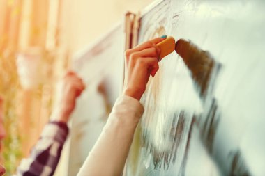 Yumuşak odak mavi Chalkboard veya yeşil tahta. Lise Öğrencisi o