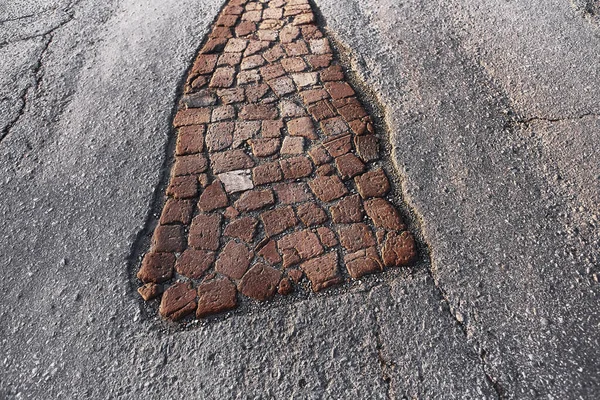 Pit road, laid old brick. Life hack.
