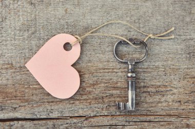 Klavyede kalp sembolü. Aşk kavramı, romantizm ve bağbozumu