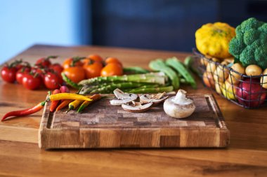 Ev yapımı salata. Sağlıklı bir yaşam tarzı. Sebze ile yemek.