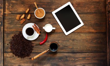 Olağandışı kahve masaya servis restoran garson olarak dekorasyon chili, kahve olduğunu en iyi şekerleme kurabiye