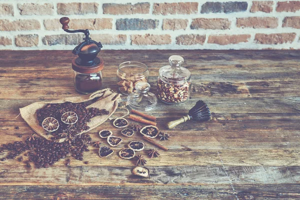 Kahve Çekirdekli Klasik Yapımı Kahve Öğütücüsü — Stok fotoğraf